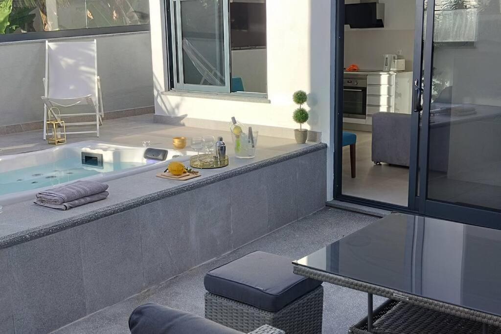 Sunset Avenue For Couple W/ Jacuzzi Spa Hot Water Paul do Mar (Madeira) Exterior foto